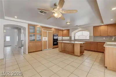 7639 Belgian Lion Street Kitchen