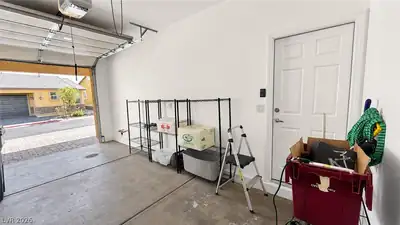 2723 Chinaberry Hill Street Garage