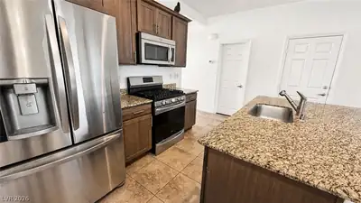 2723 Chinaberry Hill Street Kitchen