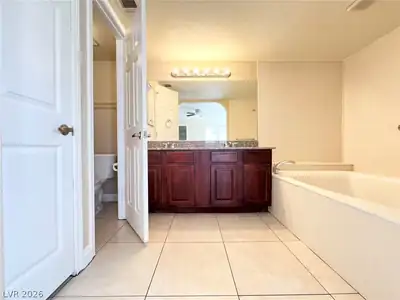 2112 Sunfish Drive A Primary Bathroom