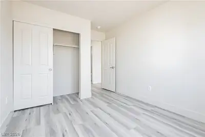 7816 Sparrowgate Avenue Bedroom