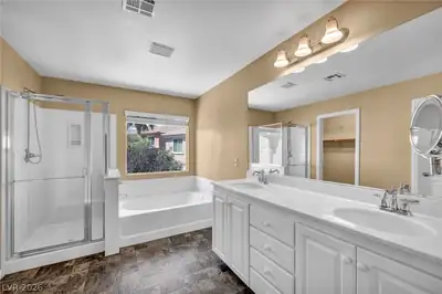 11604 Villa Malaparte Avenue Primary Bathroom