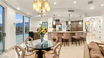 9101 Alta Drive 1701 Dining Area