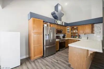 5240 Mustang Street Kitchen
