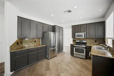 10129 Oakmoor Place Kitchen
