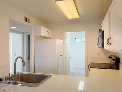 1800 EDMOND Street 145 Kitchen