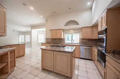 2855 Mountain Mist Court Kitchen