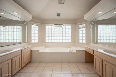 2855 Mountain Mist Court Primary Bathroom