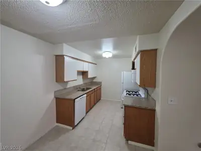 1608 North Torrey Pines Drive 103, Las Vegas, NV 89108 Kitchen