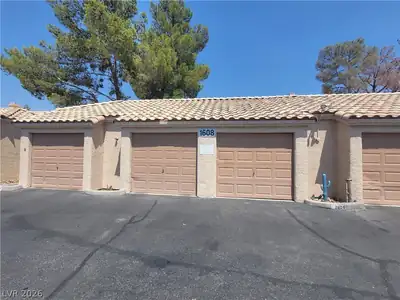 1608 North Torrey Pines Drive 103 Garage