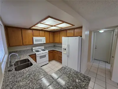 2813 Cacto Court Kitchen