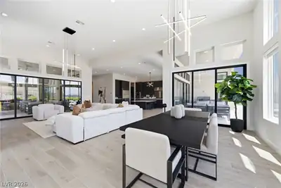 11233 Desert Heights Avenue Dining Area