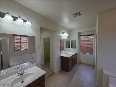 6647 BROOKLYN HEIGHTS Street ., Las Vegas, NV 89166 Primary Bathroom