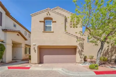 69 Sertata Court, Henderson