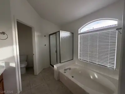 1825 Sierra Oaks Lane Primary Bathroom