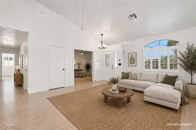 1117 Shady Run Terrace Living Room