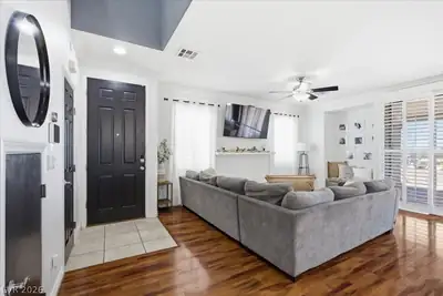 256 Sweet Sugar Pine Drive Living Room