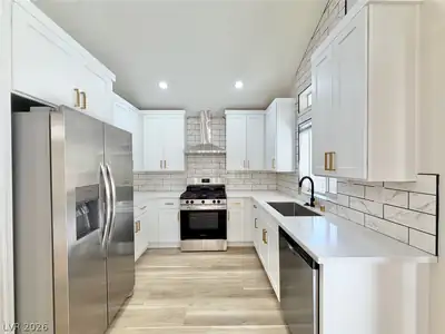 8995 Lillyhammer Court Kitchen