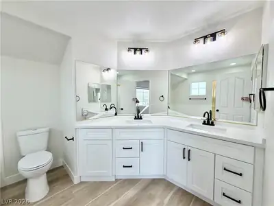 8995 Lillyhammer Court Primary Bathroom