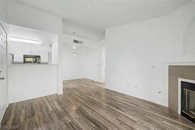 950 Seven Hills Drive 128 Dining Area