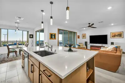 6424 Belgrossa Bend Street Kitchen