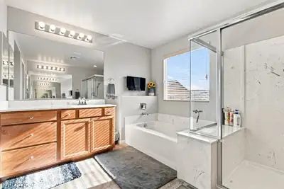 4429 Hatch Bend Avenue Primary Bathroom