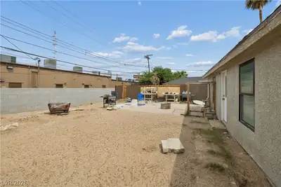 1025 Yucca Avenue Yard