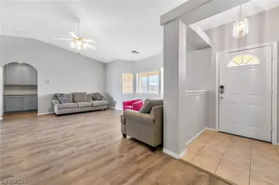 2620 Sagebrush Avenue Living Room