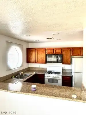 5032 South Rainbow Boulevard 102 Kitchen
