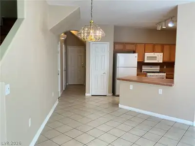 9303 GILCREASE Avenue 1132 Dining Area