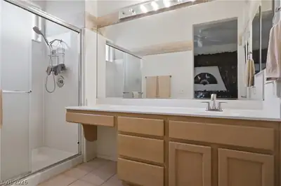 2002 Bellview Street Primary Bathroom