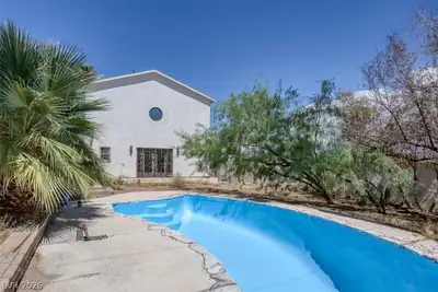 4425 Sunflower Avenue Pool