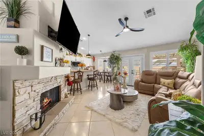 814 Manor Shores Road Living Room