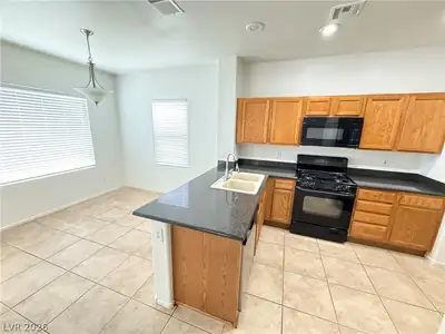 11231 Kenyan Sunshine Court Kitchen