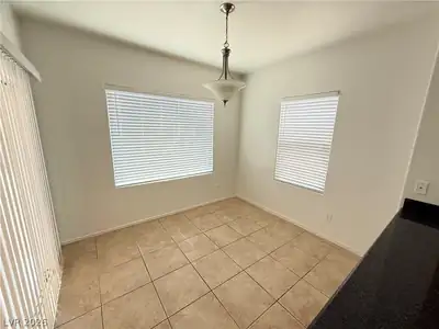 11231 Kenyan Sunshine Court Dining Area