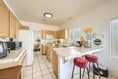 7848 Ben Hogan Drive, Las Vegas, NV 89149 Kitchen