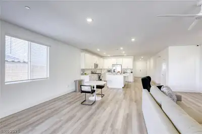 6104 Avery Pointe Street Living Room