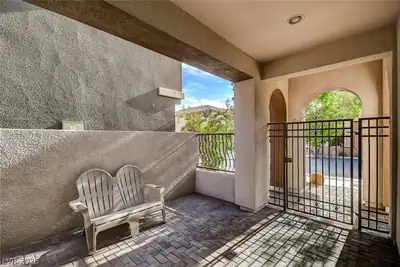 1858 Morro Vista Drive Courtyard