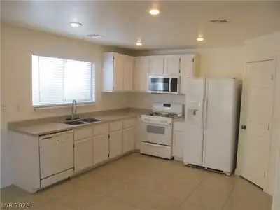 8819 Peace Treaty Avenue Kitchen