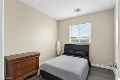 2737 Council Crest Court Bedroom