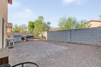 2737 Council Crest Court Patio