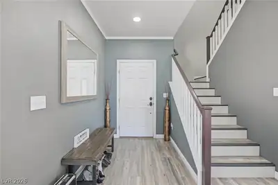 2737 Council Crest Court Entrance Foyer