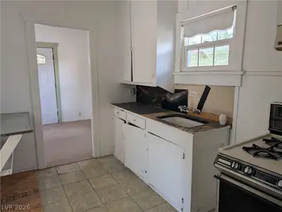 108 Davis Street Kitchen