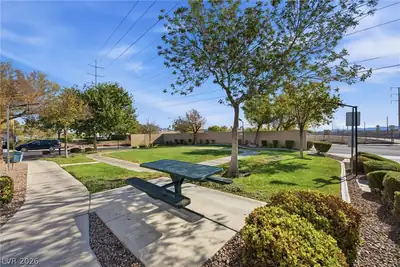 5298 Aurora Beam Avenue Yard