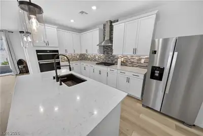 10194 Blue Cereus Street Kitchen
