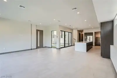 18 Promenade Isle Lane Living Room