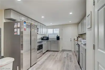 5093 Sun Valley Drive Kitchen