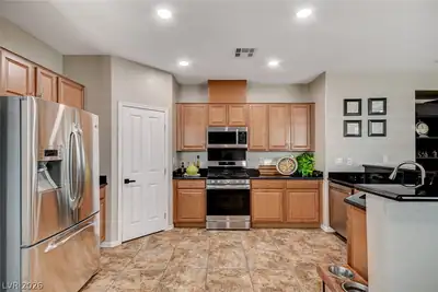 10335 Rugged Mountain Avenue Kitchen