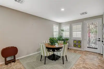 10335 Rugged Mountain Avenue Dining Area