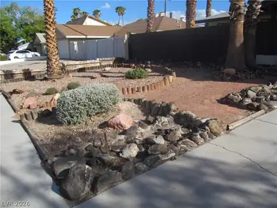 2835 Natalie Avenue Yard